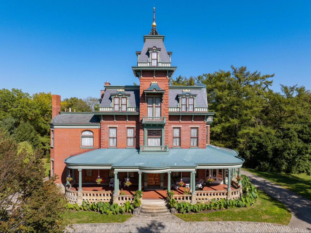 Strategic editing helps highlight the best features of a property.