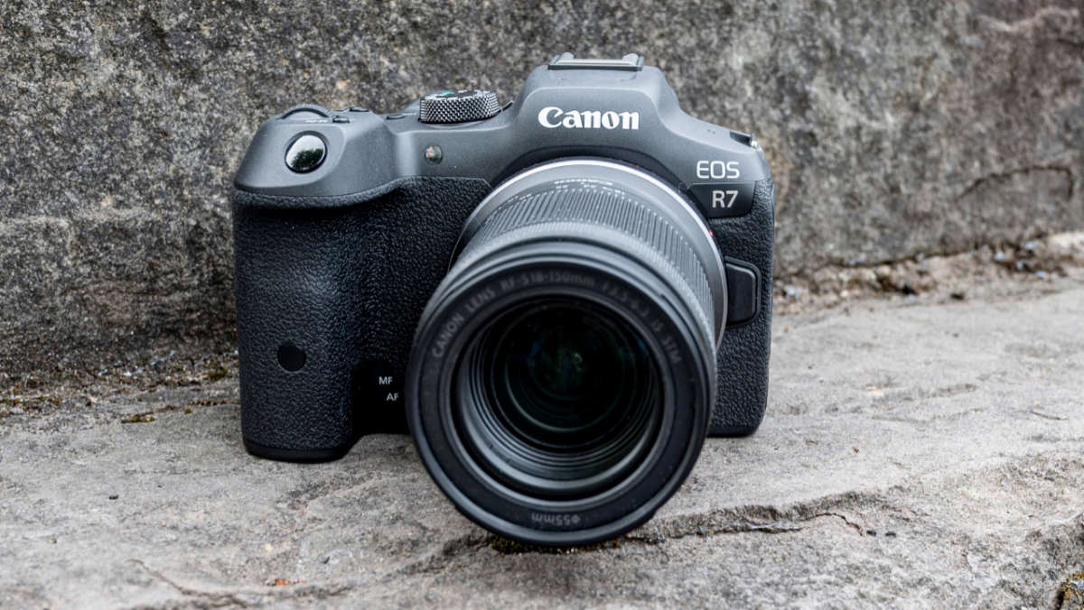 Best Canon Camera for Real Estate Photography R7