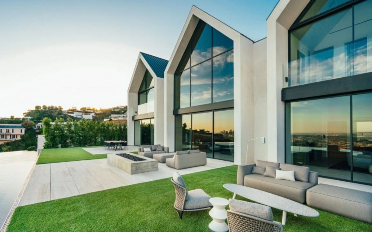 Assess the environment for safe, smooth operations