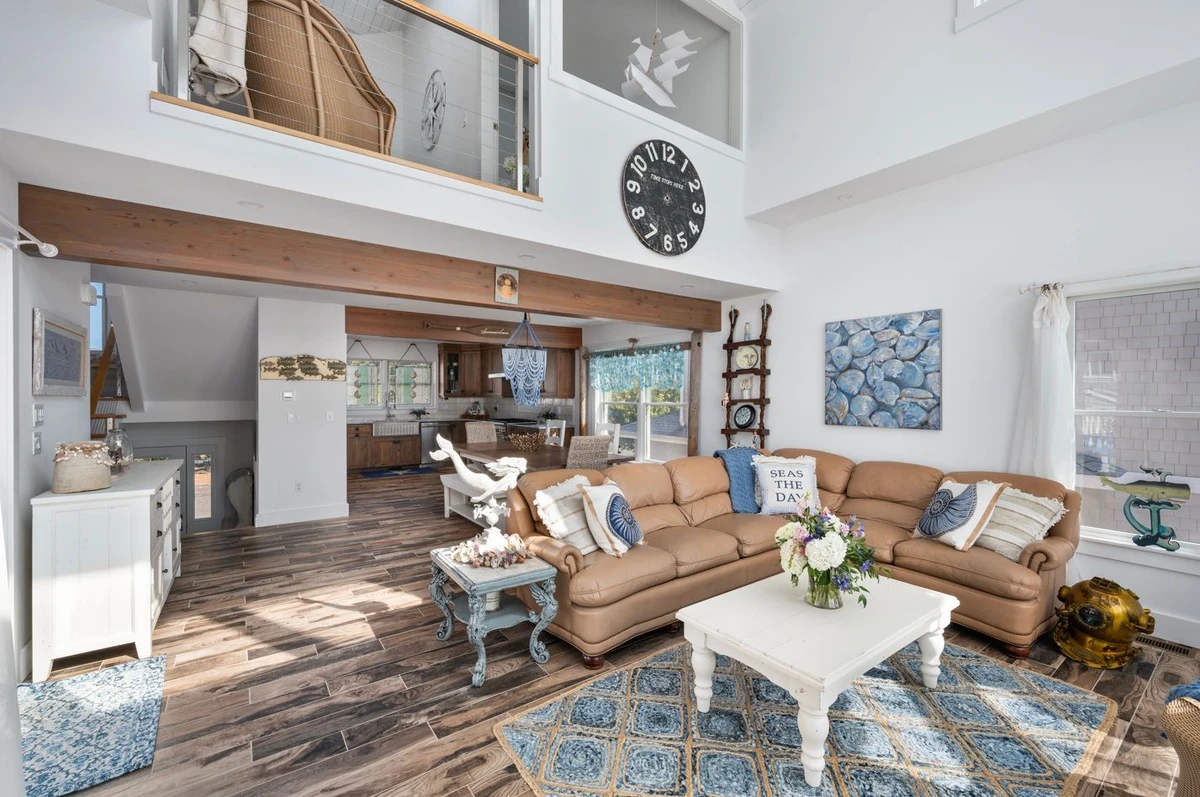 How to Add Furniture to a Photo 10