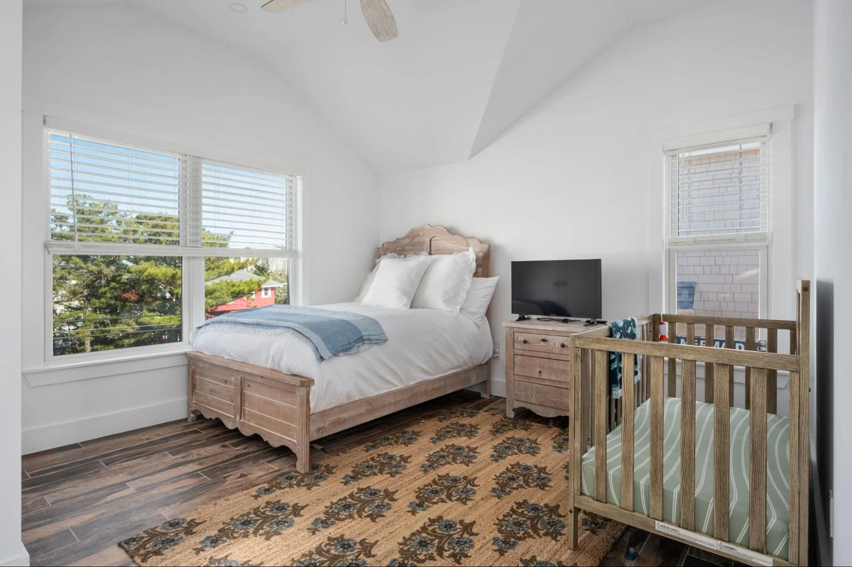 Real estate photos will look better with LED lighting support.