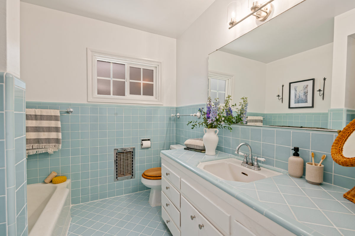 Staging a Bathroom 7